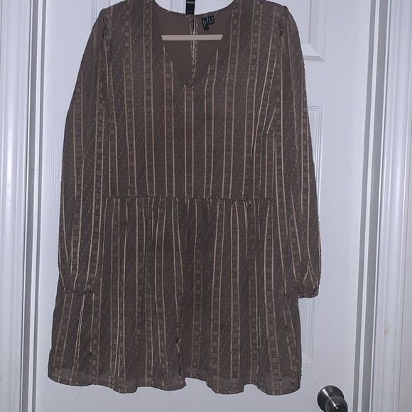 Vero Moda curve ,Yasmin Texture Pattern Peplum Tunic,16W
Euc - Picture 5 of 8